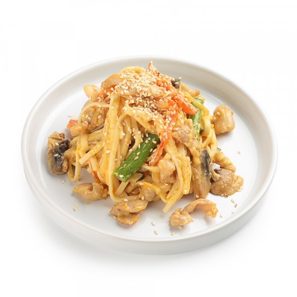 Вок с курицей в сливочном соусе